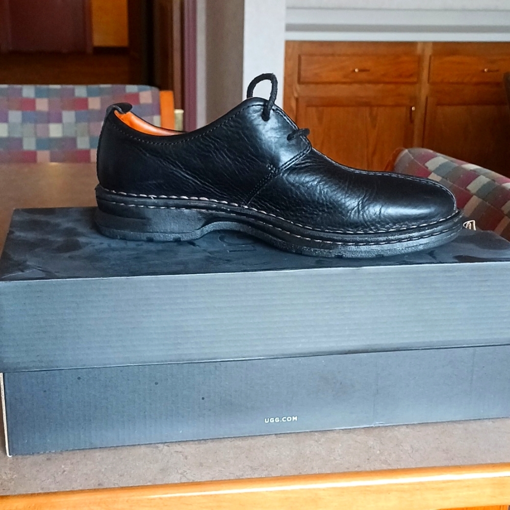 UGG Size 8 Men's Shoes